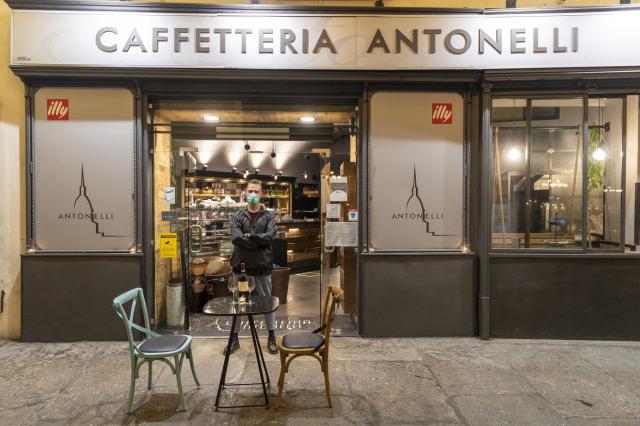 Coronavirus, 460 mila imprese a rischio: l'allarme dei commercialisti-Censis