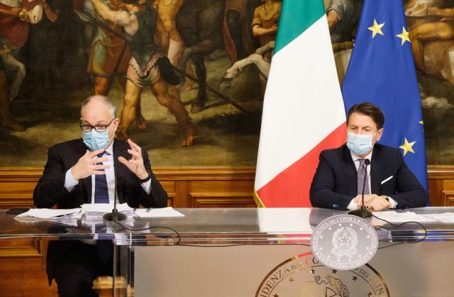 Ristori, dl 'maxi' o 'mini' in studio: pesa rischio crisi governo