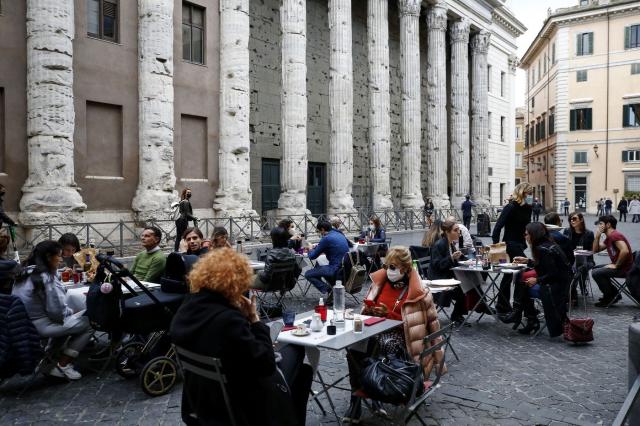 Nuovo Dpcm, la sottosegretaria Zampa: 'Entro stasera'. Vertice Governo - Regioni