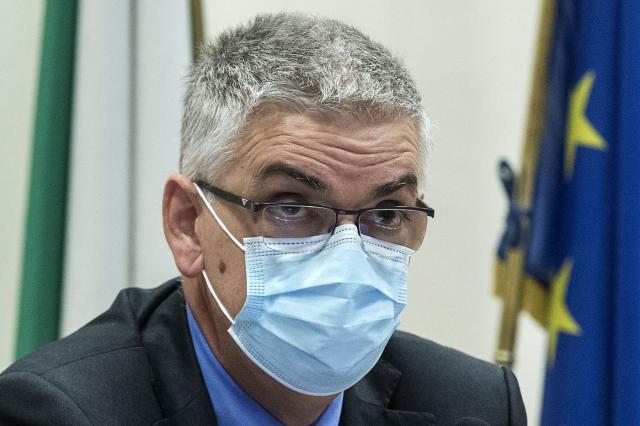 Covid, Brusaferro: "In Italia lieve crescita, evitata impennata curva"