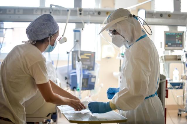 Coronavirus terapie intensive, Galli: 'Si svuotano per i decessi'