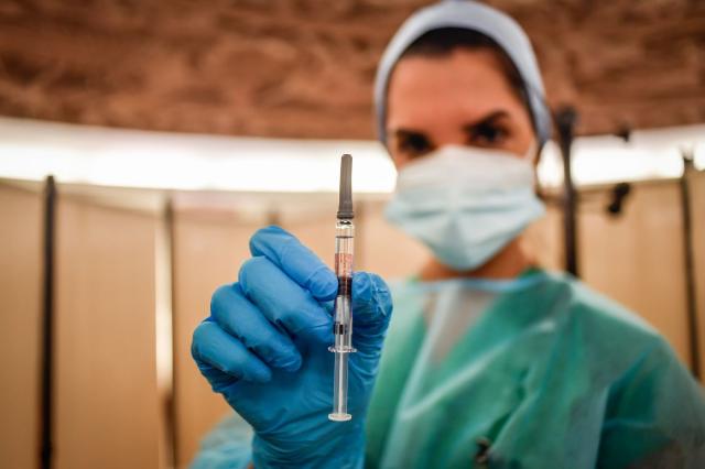 Vaccino Covid, scoperto legame con ictus e trombosi, &egrave; un enzima che fa aggregare le piastrine - lo STUDIO dell'Universit&agrave; Sapienza