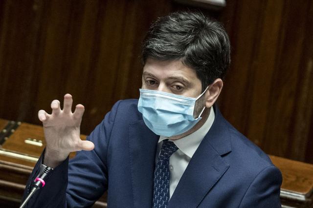 Covid Italia, Speranza avverte: "Zona gialla non significa scampato pericolo"