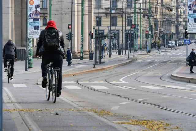 Lombardia e Piemonte verso zona arancione: ecco cosa si pu&ograve; fare se cambia il colore