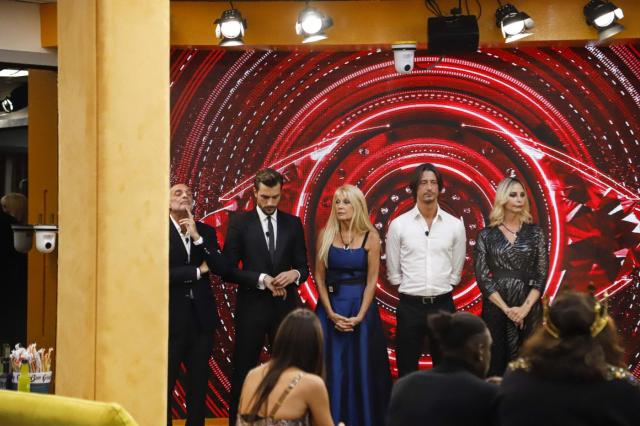 Gf Vip 5 anticipazioni puntata stasera, venerd&igrave; 13 novembre: NUOVI CONCORRENTI, CASO BETTARINI E SCONTRO TRA...