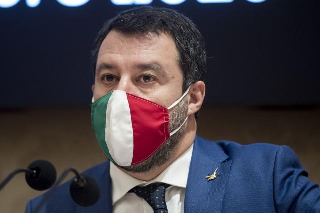 Natale 2020, Salvini su Boccia: 'Anticipare alle 22? Certi Ministri neanche al Monopoli...'