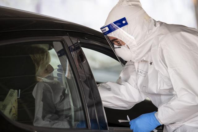 Covid, Iss: 'Rt scende a 1,18'. Brusaferro: 'Italia monocolore, curva comincia ad appiattirsi'