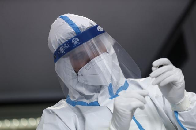 Covid Italia, virologo Bassetti: 'Situazione non sta esplodendo, non bastoniamo italiani'