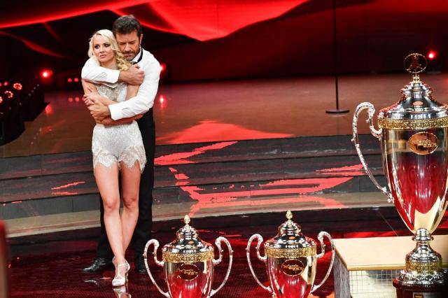 Ballando con le Stelle, Raimondo Todaro e Paolo Conticini SCONTRO: 'Sciacquati la bocca, con Elisa Isoardi...'