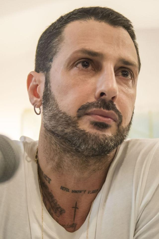 Fabrizio Corona 'SI SPOSA con la 50enne Lia Del Grosso. Passa dalla gn...a alla cozza'. NEWS BOMBA