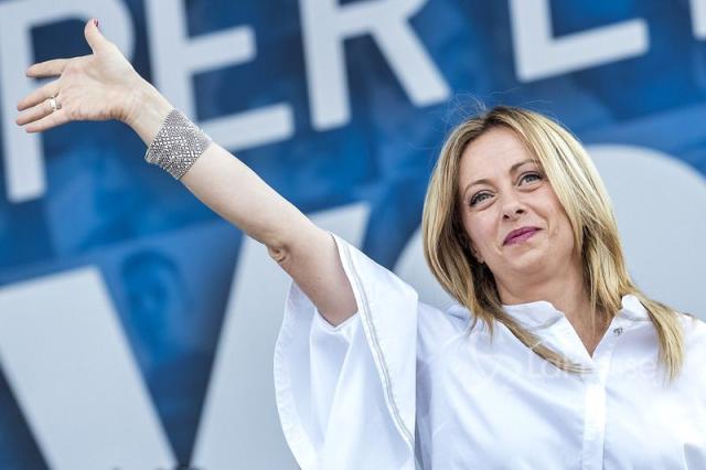 Giorgia Meloni fa le cose in grande: un commissario e tre sub commissari per l'alluvione!