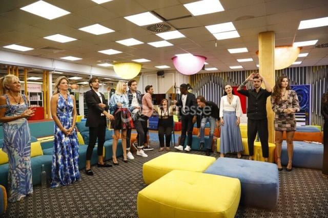 Grande Fratello Vip 5, DIRETTA DIMEZZATA. 'Eliminata la regia 2 per...': decisione CHOC. Che cosa cambia - GF VIP 5 NEWS