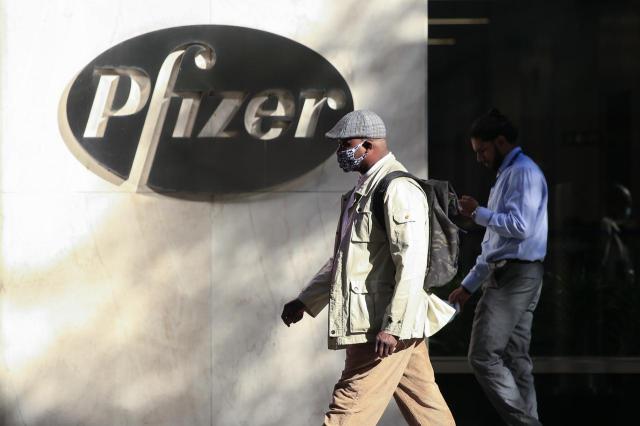 Pfizer, il CEO Albert Bourla non parla. Ma abbiamo diritto a risposte 