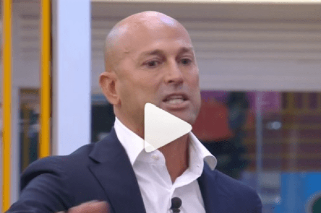 Grande Fratello Vip, Bettarini ci ricasca. Frase sessuale choc su Zorzi. E' bufera: sar&agrave; punito? - GF VIP 2020