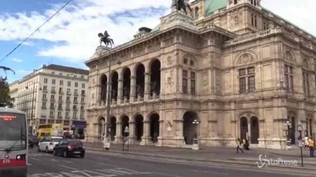 Attacco terroristico a Vienna, il sindaco: 'Sparavano a caso nei locali'. Ecco cosa &egrave; successo