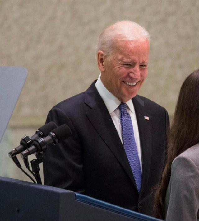 Biden guerra ad Amazon: "Paghi le tasse, basta paradisi fiscali"