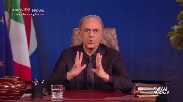 Crozza/ De Luca su Maradona: "Altro che stadio, proporro' di dedicargli tutta la regione chiamandola Maradonia"