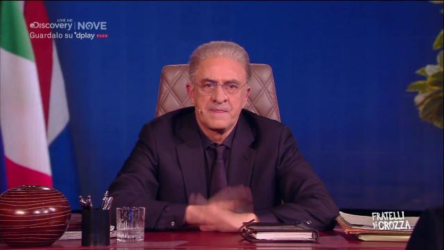 Crozza/De Luca contro Zaia: "Con tampone fai da te rischio di arrivare al cervello. Di maio affondi pure, tanto non c&rsquo;&egrave; pericolo..."