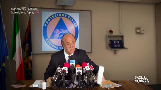 Crozza / Zaia fa il tampone rapido in diretta FB: "Solo noi dell'emisfero autonomo del Veneto g'avemo il test per il Covid"