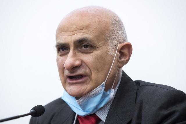 Covid, Ippolito accusa Speranza: "Decideva la politica, non la scienza come volevano far credere, Cts dava consigli poi ignorati"