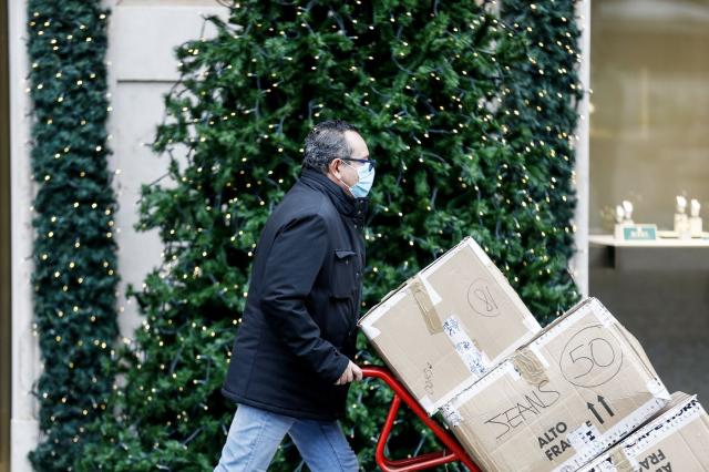 Censis: 'Coronavirus aumenta gap ricchi-poveri. Sistema Italia &egrave; ruota quadrata, non gira'