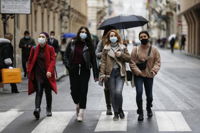 Coronavirus Roma, shopping e movida: controlli  rafforzati