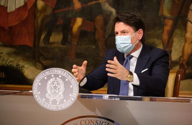 Decreto Natale 2020: spostamenti, autocertificazione, e amici. Le regole delle festivit&agrave; in rosso