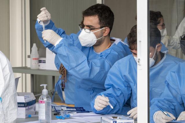 Nuova variante Covid caratteristiche: &egrave; pi&ugrave; contagiosa. ECCO PERCHE'