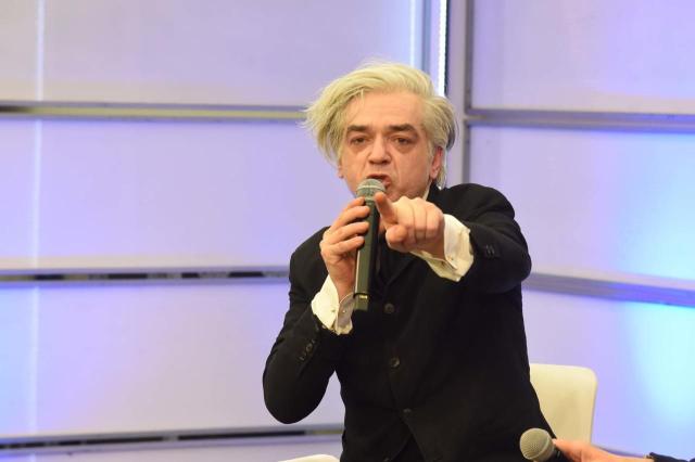 Morgan affida il suo inedito Ano a Instagram e sfida i suoi fan