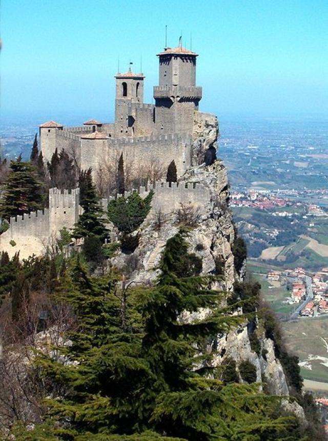 San Marino cambia rotta: si vietano i cenoni di Capodanno e sono introdotte misure all'italiana