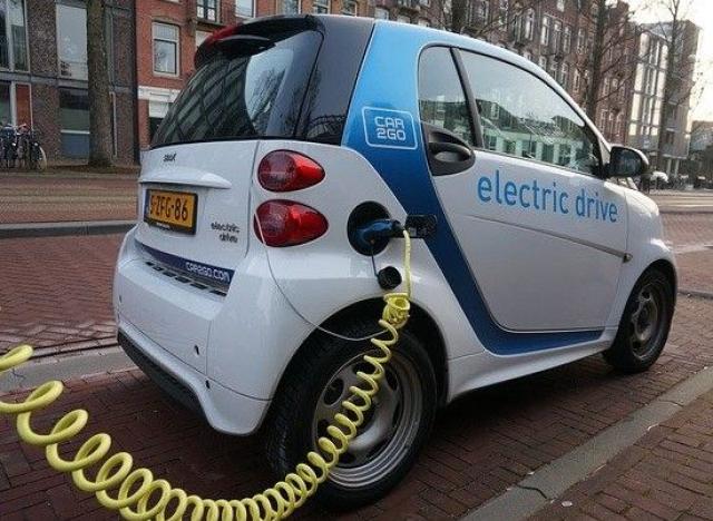 Colonnine elettriche, perquisizione dell'Antitrust delle sedi Enel e Eway: "Posizione dominante, rischio abusi con i fornitori"