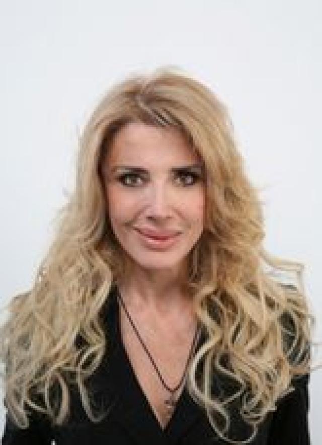 Chi &egrave; Gabriella Carlucci: et&agrave;, marito, altezza, il lutto che le ha cambiato la vita. ECCO COME STA OGGI