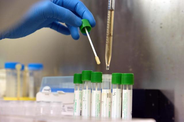 Variante Covid, Viola: "Niente panico, servono dati"