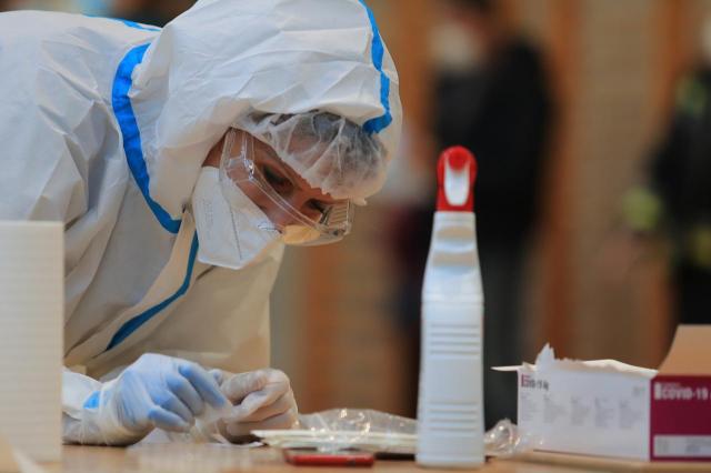 Variante Covid in Italia, cos'&egrave; e cosa cambia per il vaccino