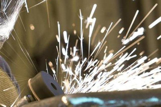 Crisi economica: a rischio 73.200 imprese dei settori dei servizi e manifatturiero 