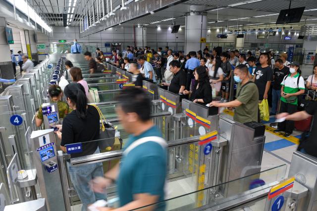 Cina: oltre 11,8 mln viaggi in entrata e uscita durante vacanza di 8 giorni