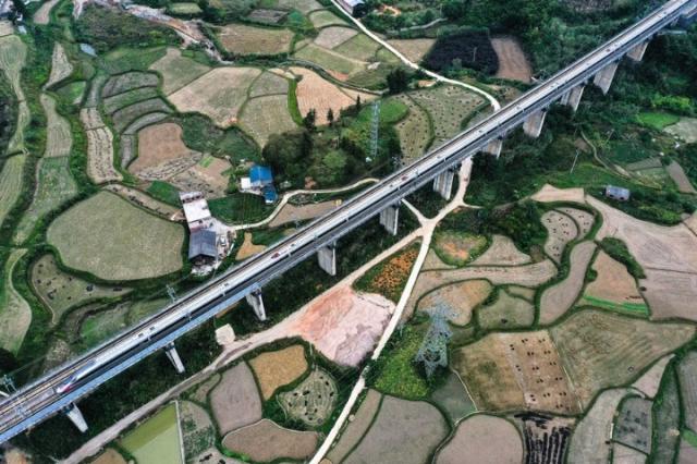 Cina: Ferrovia Guiyang-Guangzhou aumenta velocit&agrave; a 300 km/h