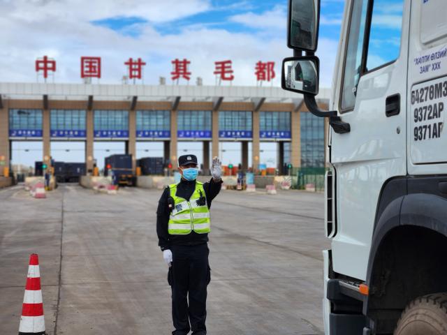 Cina: porto Ganqmod su confine registra record volume merci a gen-set