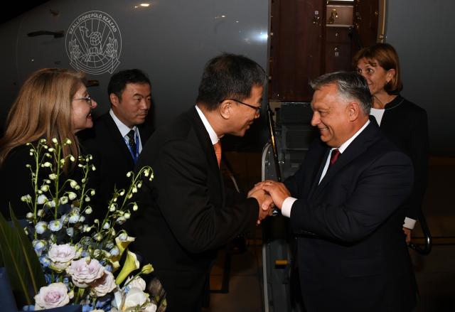 Cina: primo ministro ungherese arriva a Pechino per Belt and Road Forum