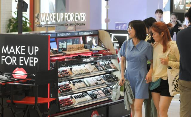 Cina: Hainan, vendite duty-free offshore superano 28 mld dollari in 12 anni