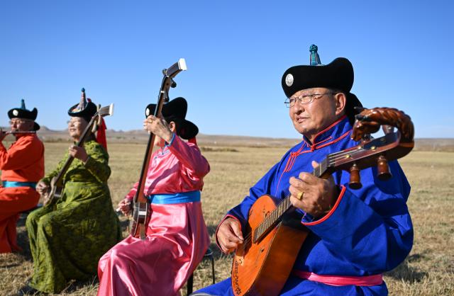 Cina: Mongolia Interna, vita dei pastori a Ordos (1)