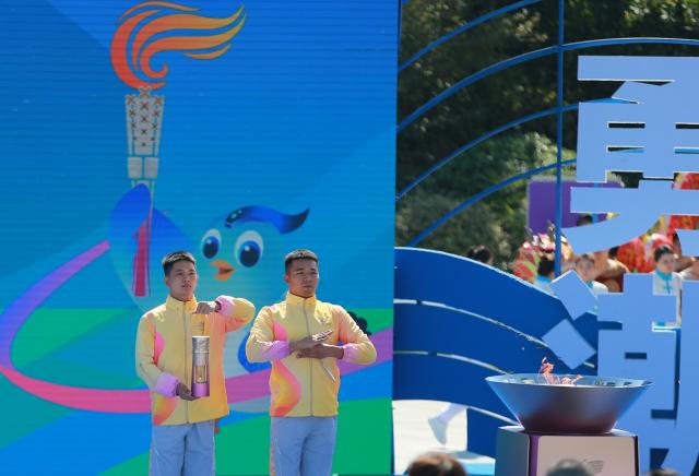 Cina: staffetta della torcia dei Giochi para-asiatici ad Hangzhou (1)