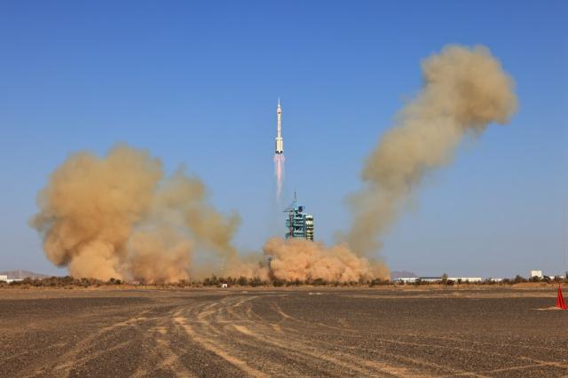 Cina: lanciato Shenzhou-17 per nuova missione impegnativa su stazione spaziale