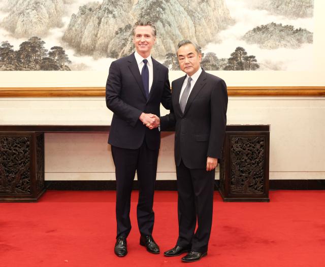 Cina: Wang Yi incontra governatore della California a Pechino