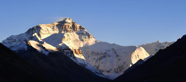 Cina: panorama del monte Qomolangma (3)
