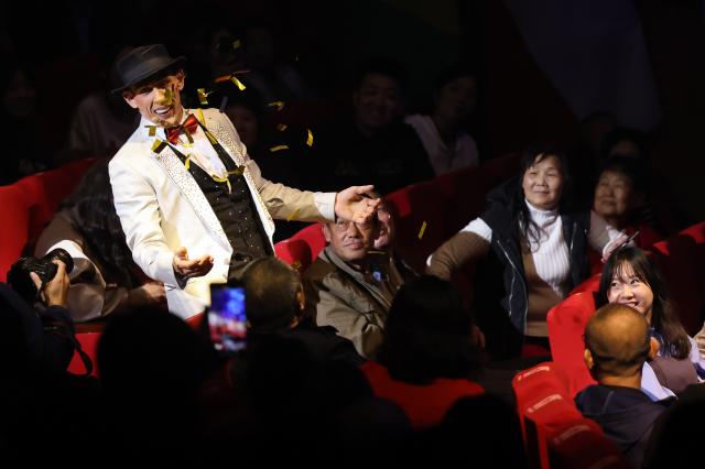 Cina: Hebei, cerimonia chiusura di Wuqiao Int'l Circus Festival (2)
