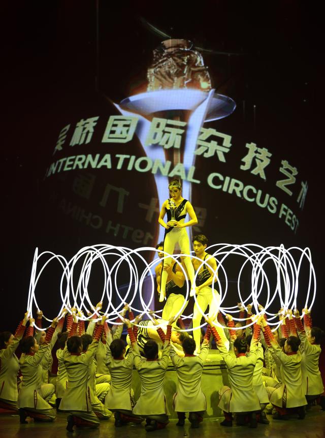 Cina: Hebei, cerimonia chiusura di Wuqiao Int'l Circus Festival (1)