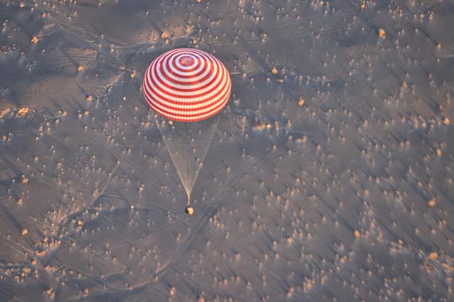 Cina: capsula di rientro Shenzhou-16 atterra a Dongfeng (3)
