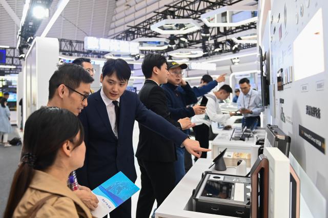 Cina: Zhejiang, Wuzhen ospita Light of Internet Expo (2)