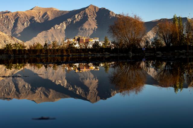 Cina: Xizang, paesaggio di Lhasa (1)